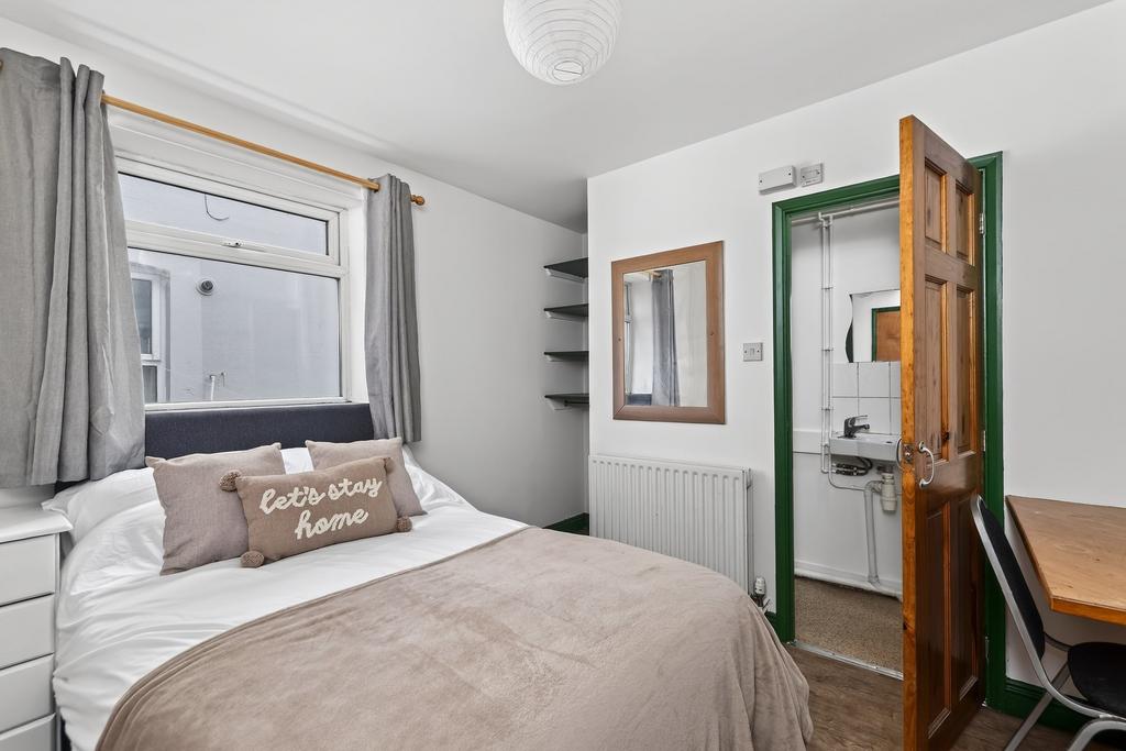 1 bedroom in a house share to rent