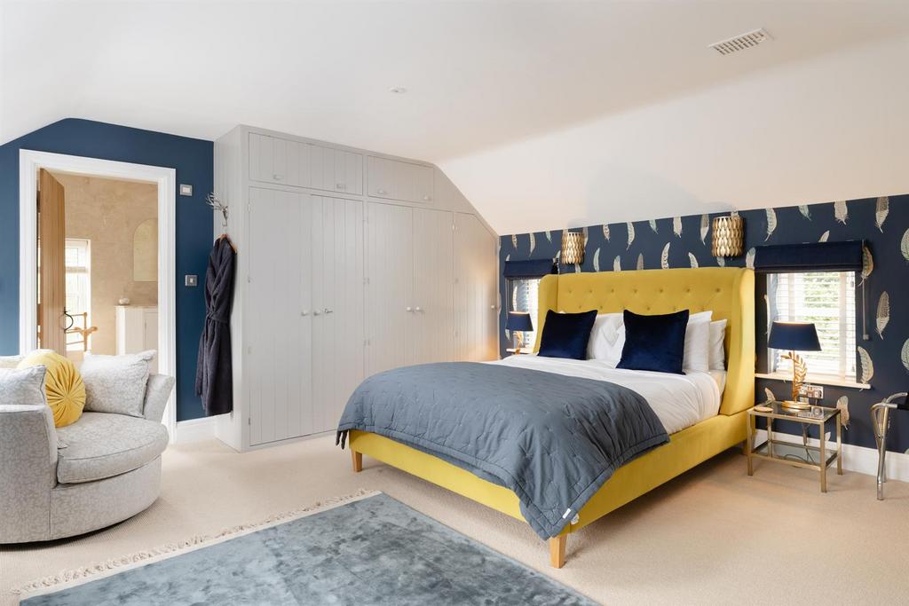 Bedroom 1 Suite