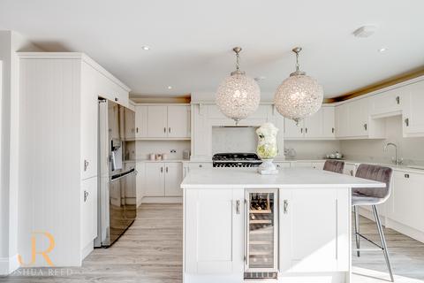 4 bedroom detached house for sale, Allard Way, Broxbourne EN10