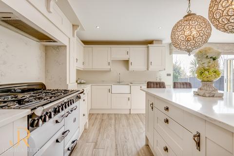 4 bedroom detached house for sale, Allard Way, Broxbourne EN10
