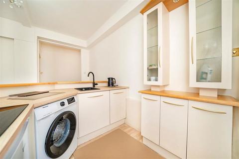 1 bedroom flat to rent, Queensway, London W2