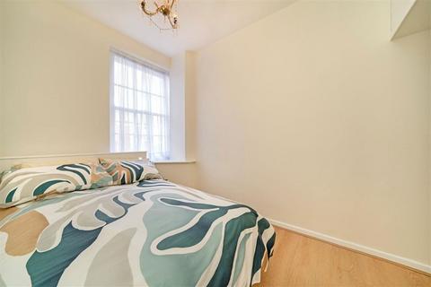 1 bedroom flat to rent, Queensway, London W2