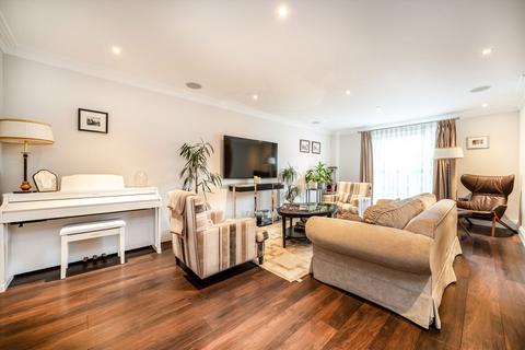 undefined, Corsellis Square, Twickenham TW1