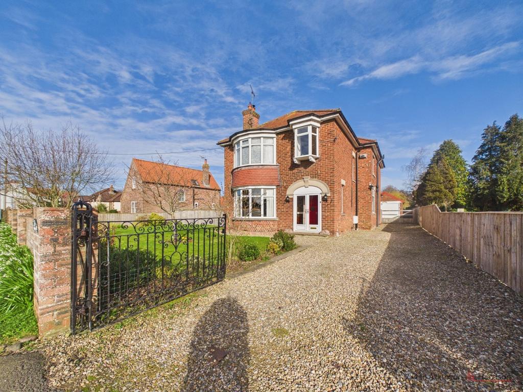 5 Bedroom Detached House - For Sale