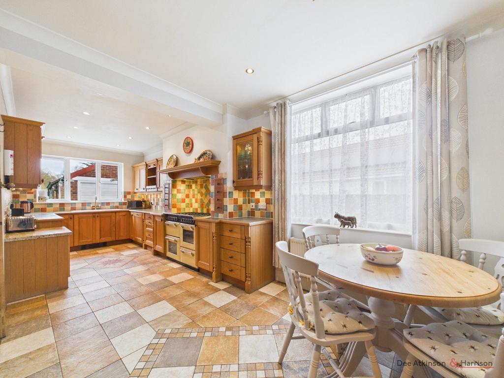 Kitchen/Breakfast Area