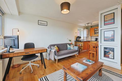 1 bedroom flat for sale, Bullen Street, Battersea, London, SW11