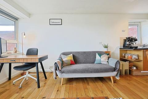 1 bedroom flat for sale, Bullen Street, Battersea, London, SW11