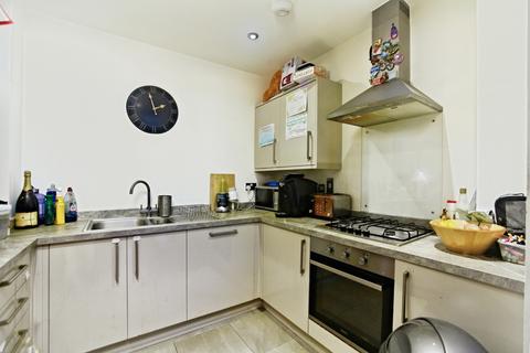2 bedroom flat for sale, Sanderstead Road, South Croydon, CR2