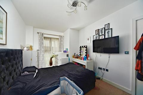 2 bedroom flat for sale, Sanderstead Road, South Croydon, CR2