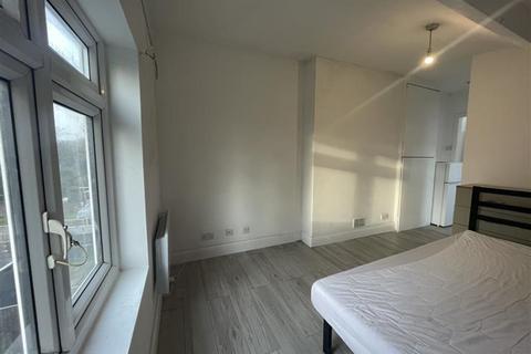 Studio to rent, 38 Conyers Road, London, SW16