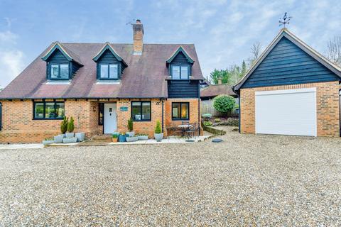 White Knobs Way, Caterham, Surrey, CR3