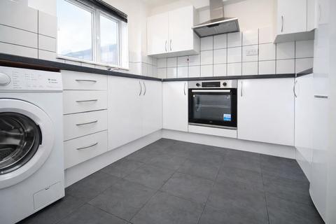 2 bedroom flat to rent, Valley Green, Hemel Hempstead HP2