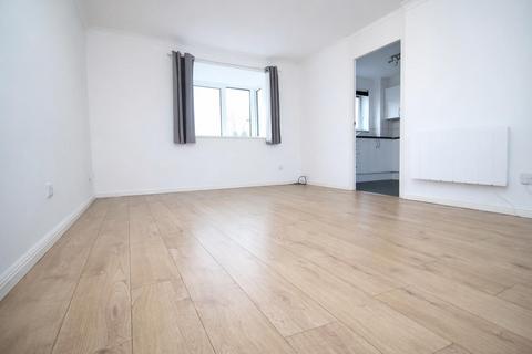 2 bedroom flat to rent, Valley Green, Hemel Hempstead HP2