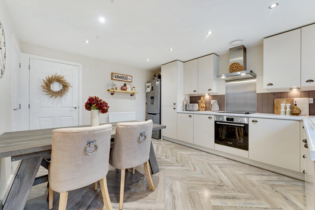 17 PENNYPLECK DRIVE14.jpg