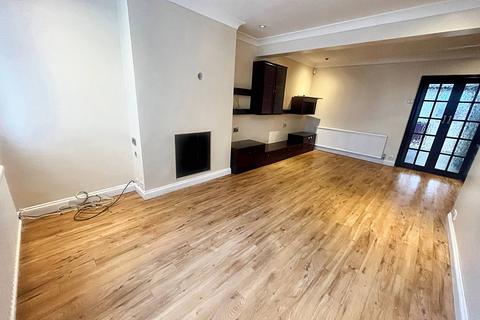 undefined, Saunton Avenue, Hayes UB3