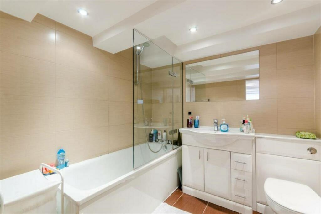 Bathroom-4000