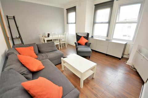 2 bedroom maisonette to rent, University Road, Tooting, London, SW19