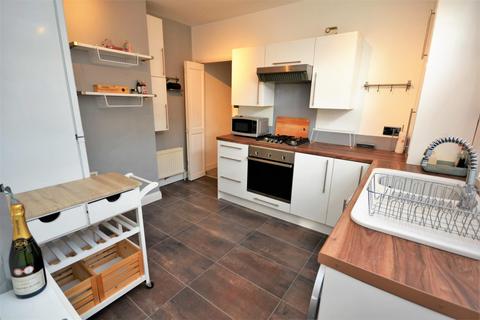 2 bedroom maisonette to rent, University Road, Tooting, London, SW19