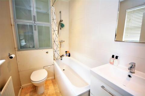 2 bedroom maisonette to rent, University Road, Tooting, London, SW19