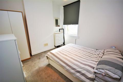 2 bedroom maisonette to rent, University Road, Tooting, London, SW19
