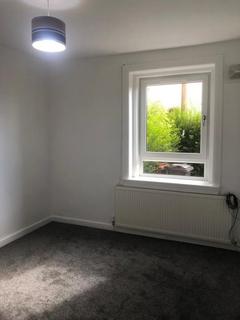2 bedroom ground floor flat to rent, Stenhouse Gardens North, Edinburgh EH11