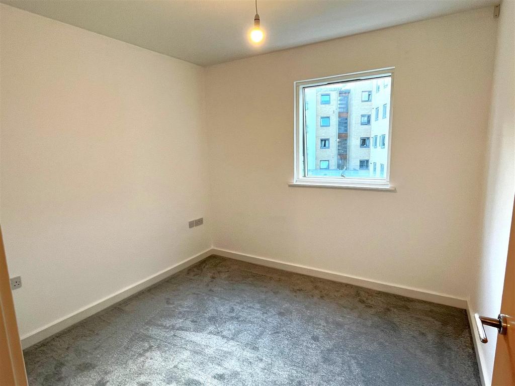 Bedroom 1.jpg