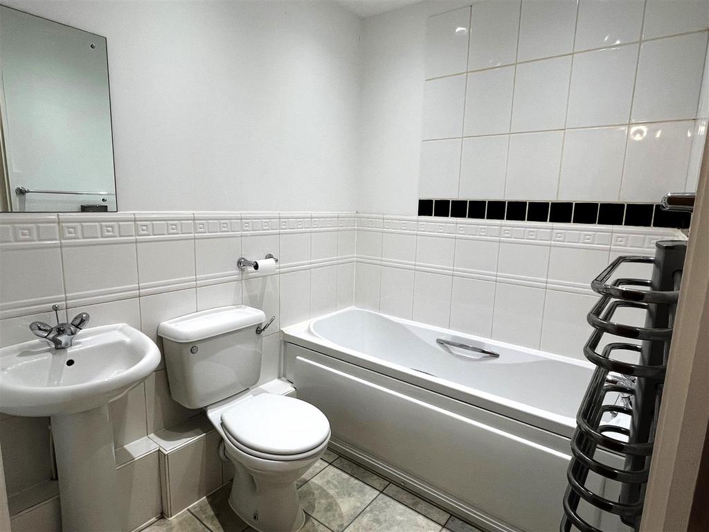 Bathroom 2.jpg