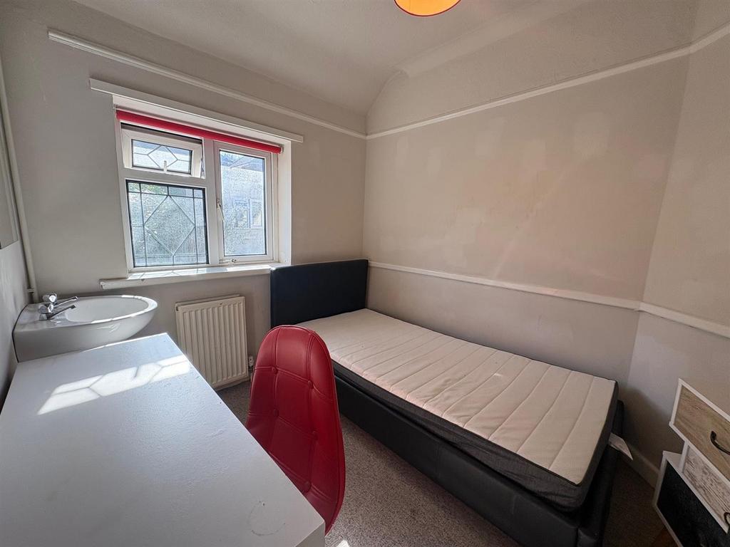 40 BOLNEY BEDROOM.jpg