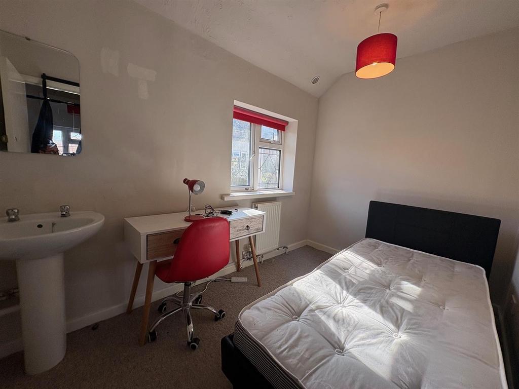 40 BOLNEY BEDROOM 2.jpg