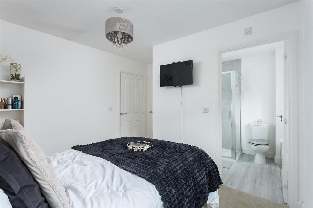 9 Eccleshall Gardens-18.jpg