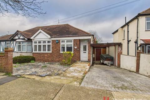 2 bedroom bungalow for sale, Havering Road, Romford