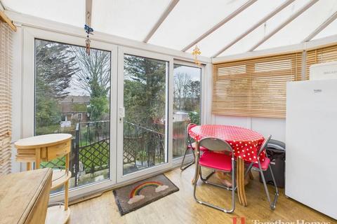 2 bedroom bungalow for sale, Havering Road, Romford