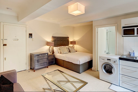 Studio to rent, Fulham Road, London, SW3