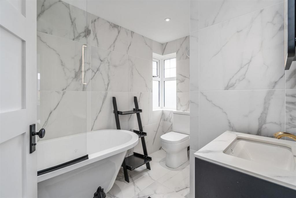 6 Kingswood Close 17.jpg