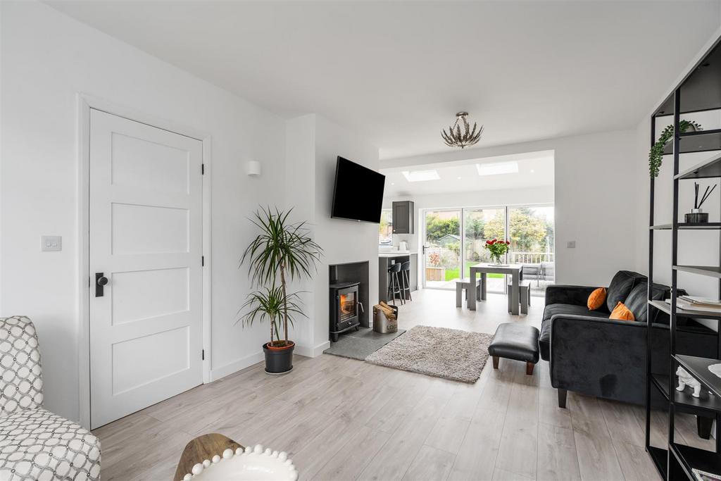 6 Kingswood Close 9.jpg