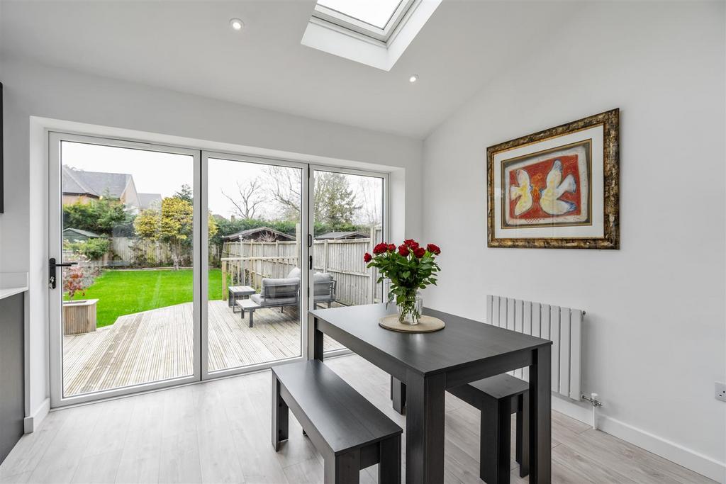 6 Kingswood Close 5.jpg