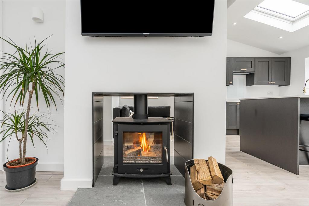 6 Kingswood Close 10.jpg