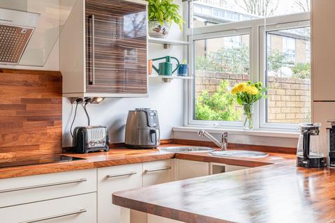 undefined, Weymede, Byfleet, West Byfleet, Surrey, KT14