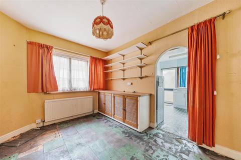 3 bedroom bungalow for sale, Avenue South, Surbiton