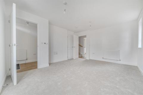 3 bedroom semi-detached house to rent, Aylesford ME20