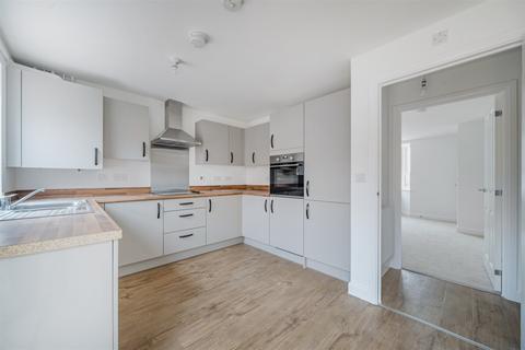 3 bedroom semi-detached house to rent, Aylesford ME20
