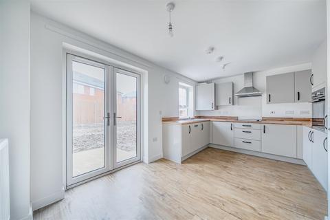 3 bedroom semi-detached house to rent, Aylesford ME20