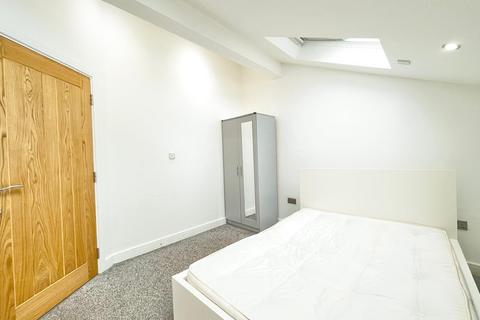 1 bedroom in a flat share to rent, Newhall Street, Birmingham B3