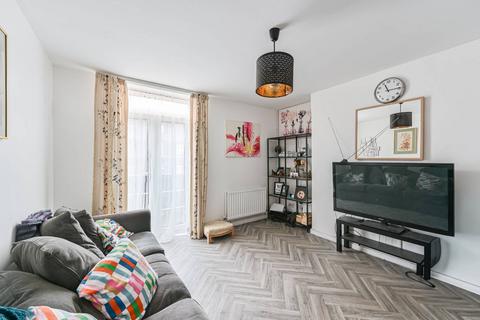 3 bedroom flat for sale, Tilson Gardens, Brixton Hill, London, SW2