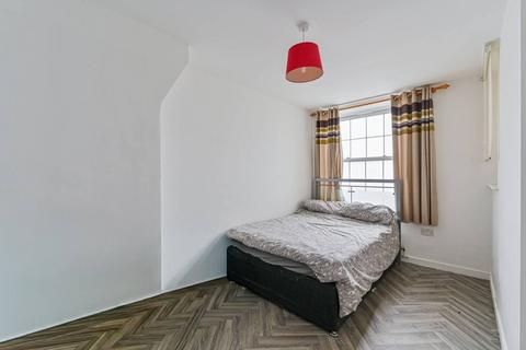 3 bedroom flat for sale, Tilson Gardens, Brixton Hill, London, SW2