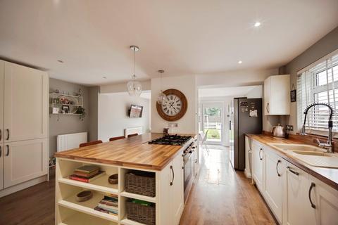 3 bedroom semi-detached house for sale, Woodlands Road, AYLESFORD, Kent, ME20