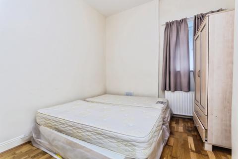 1 bedroom flat for sale, London Road, THORNTON HEATH, Surrey, CR7