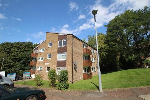 2 bedroom flat to rent, Fern Drive, Hemel Hempstead, HP3