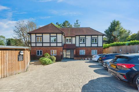 Russell Green Close, Purley, CR8
