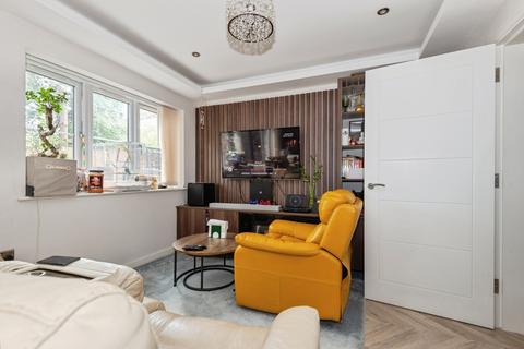 3 bedroom flat for sale, Russell Green Close, Purley, CR8